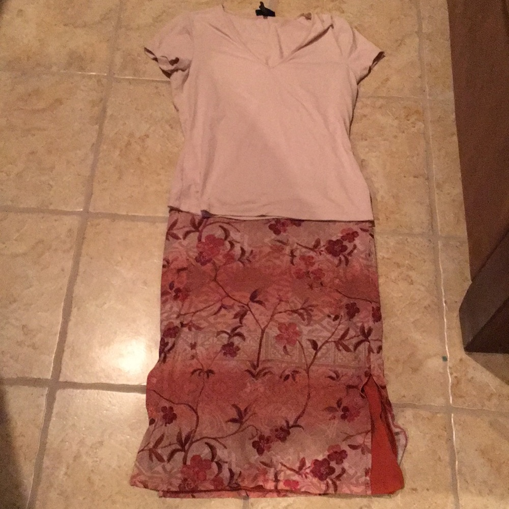 Nude stretch vneck top size M